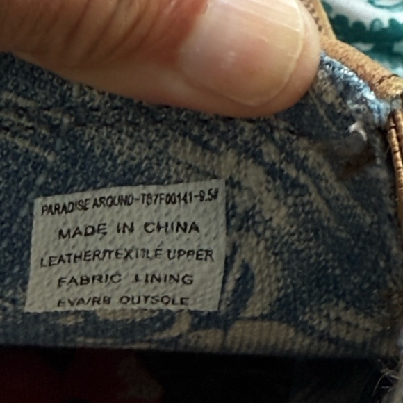 Tommy Bahama Paradise Around Tan Slip-On Shoes - Picture 6 of 7